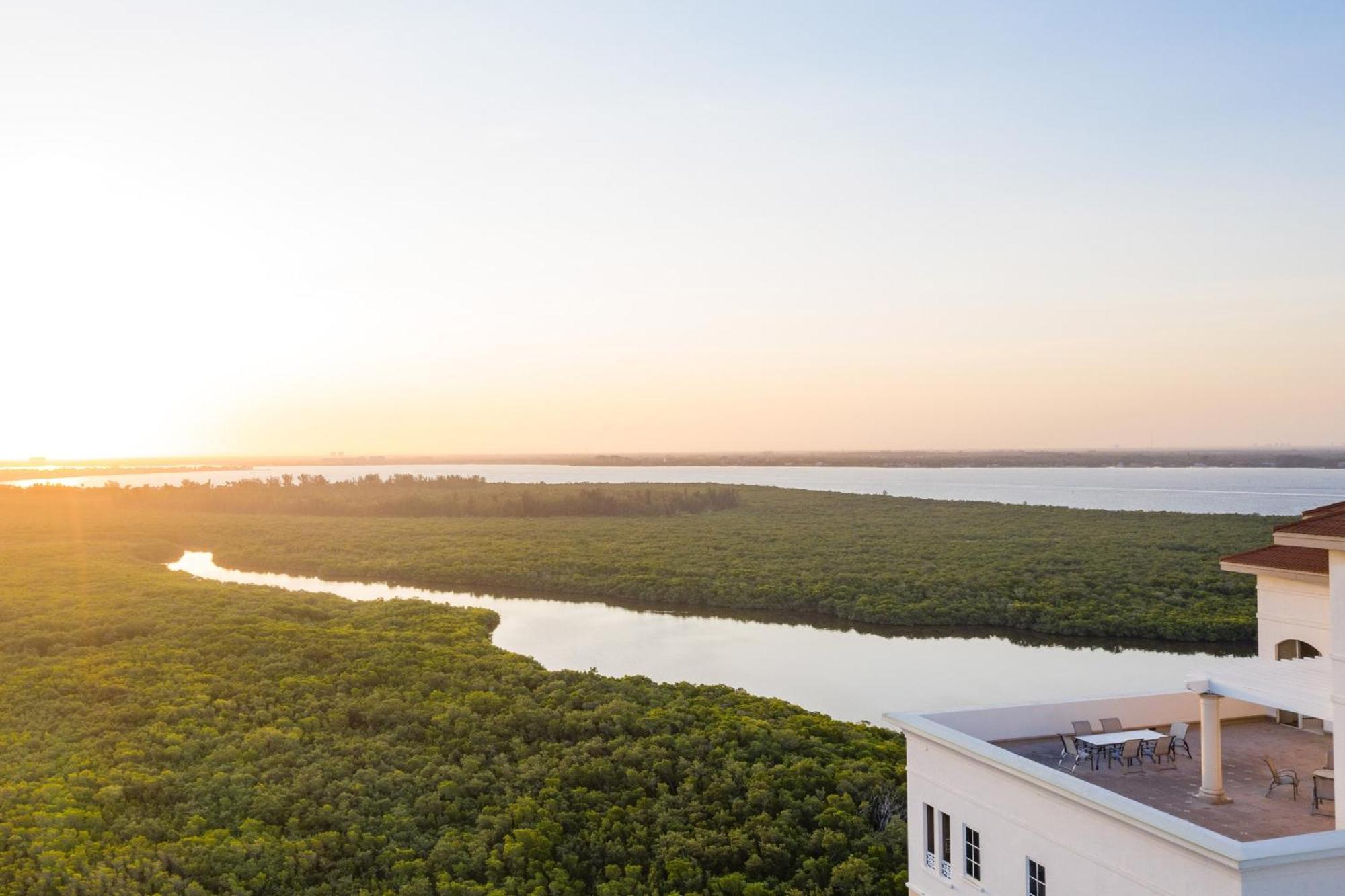 The Westin Cape Coral Resort At Marina Village Exterior foto